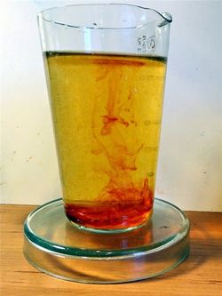 Мензурка с раствором йода.jpg